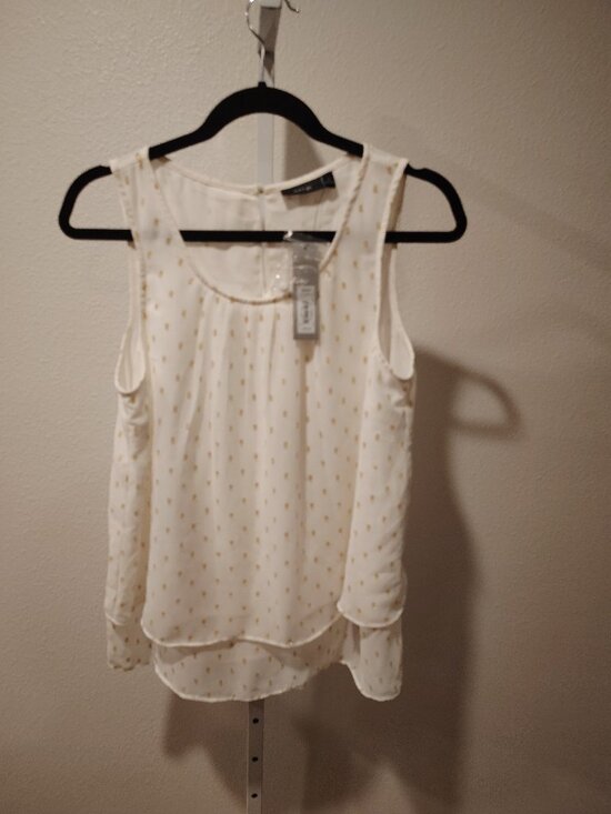 Apt. 9 Tops - Apt. 9 Women's Tank Top Size Medium NWT Semi Sheer White Metallic Spots Layered